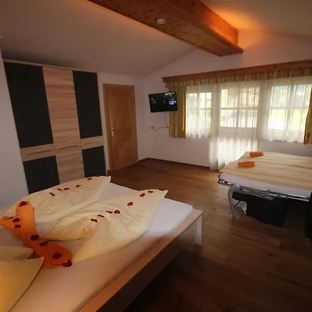 Alpenappartement شقة *